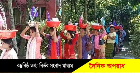 কুয়াকাটায় বৌদ্ধ ধর্মালম্বীদের কঠিন চীবর দান উৎসব অনুষ্ঠান পালন ॥