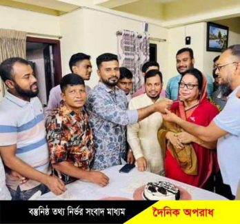 স্বেচ্ছাসেবক লীগ নেতাদের ভালোবাসায় সিক্ত মেয়র হাসিনা গাজী