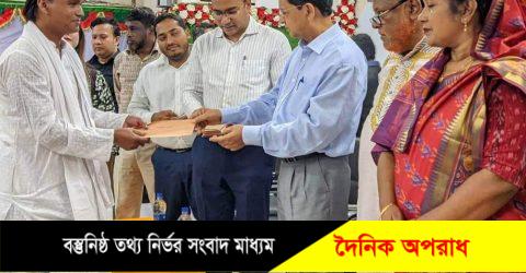 রূপগঞ্জে অসহায় শিল্পীদের মাঝে অর্থ বিতরণ