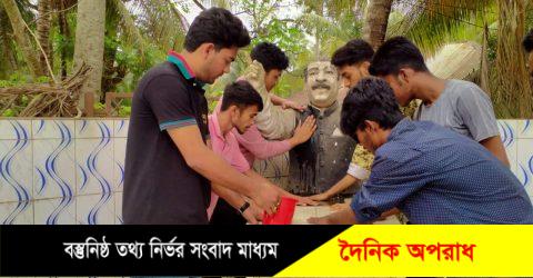 কাউখালীতে ছাত্রলীগের উদ্যোগে মুজিব চত্বর পরিষ্কার 