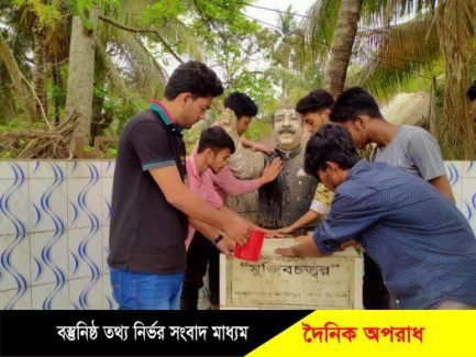 কাউখালীতে ছাত্রলীগের উদ্যোগে মুজিব চত্বর পরিষ্কার 