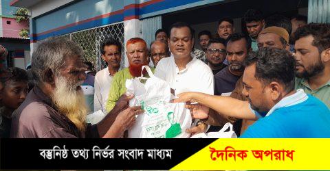 নন্দীগ্রামে আওয়ামী লীগ নেতা রানার ঈদ উপহার বিতরণ