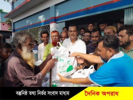 নন্দীগ্রামে আওয়ামী লীগ নেতা রানার ঈদ উপহার বিতরণ