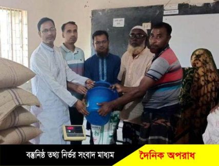 নন্দীগ্রাম পৌরসভার ৯টি ওয়ার্ডে ভিজিএফ এর চাল বিতরণ