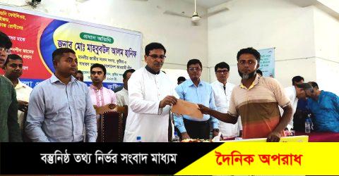 কুষ্টিয়ায় কৃষি উপকরণ ও আর্থিক সহায়তা প্রদান অনুষ্ঠানে এমপি হানিফ