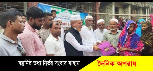 কোরআন ও মাসআলা শিক্ষার্থী মহিলাদের মধ্যে কাপড় ও দুই রোগীকে ১ লক্ষ টাকার চেক বিতরণ করলেন এমপি মিলাদ গাজী৷ 