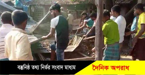 কলারোয়ায় বৃদ্ধের বাড়িতে ভূমি দস্যুদের তান্ডব- জমি দখলের পায়ঁতারা