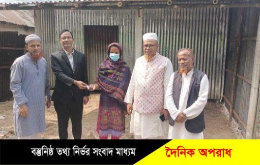 নন্দীগ্রামে অসহায় এলিনাকে ঘর উপহার দিলেন মেয়ের আনিছুর রহমান