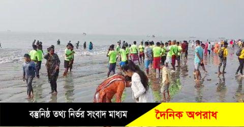 কুয়াকাটায় বিজয় দিবসের ছুটিতে পর্যটকদের উপচে পড়া ভীড়