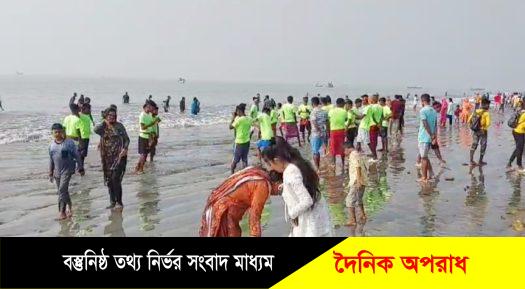 কুয়াকাটায় বিজয় দিবসের ছুটিতে পর্যটকদের উপচে পড়া ভীড়