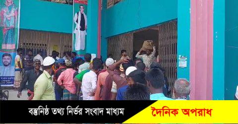 কুয়াকাটায় জেলেদের ৮০কেজির পরিবর্তে চাল দেয়া হচ্ছে ৫০কেজি, অনিয়মের অভিযোগ পৌর মেয়রের বিরুদ্ধে