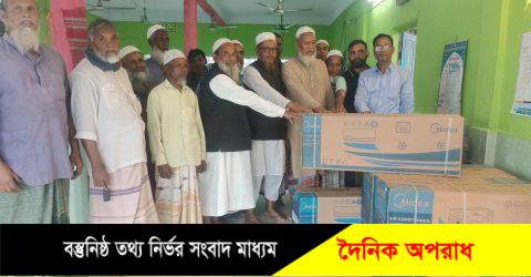 নন্দীগ্রামে ২টি মসজিদে এসি প্রদান করেছেন পৌরসভার মেয়র 