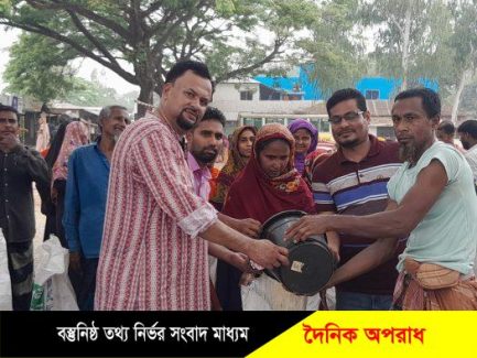 নন্দীগ্রামে ভাটরা ইউনিয়নে প্রধানমন্ত্রীর উপহারের ভিজিএফের চাল বিতরণ 