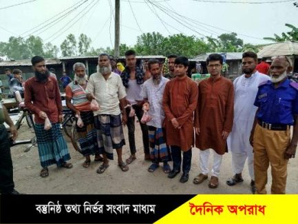 নন্দীগ্রামে ঈদুল আযহা উপলক্ষ্যে হতদরিদ্র মানুষের মাঝে মাংস বিতরণ করলেন ইউএনও 