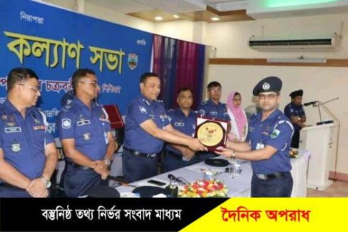 আইনশৃঙ্খলা নিয়ন্ত্রণে ভূমিকা রাখায় সম্মাননা পেলেন নন্দীগ্রাম থানার ওসি আজমগীর হোসাইন