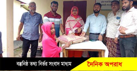 নুরপুরে প্রধান মন্ত্রীর সহায়তায় দরিদ্রদের মাঝে শুকনো খাবার বিতরণ